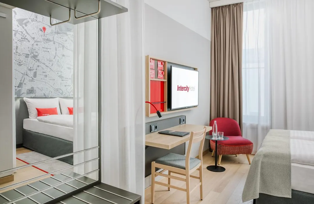 Intercityhotel Hamburg-Barmbek-1