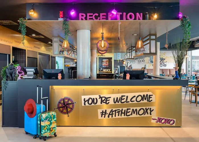 Moxy Hamburg Altona Hotel